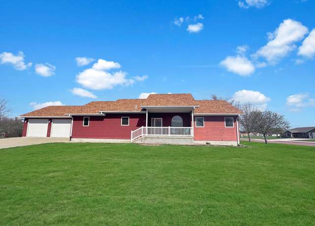 Property at 2749 Garnet Ave, Slayton, MN 56172, 5 beds, 3 baths