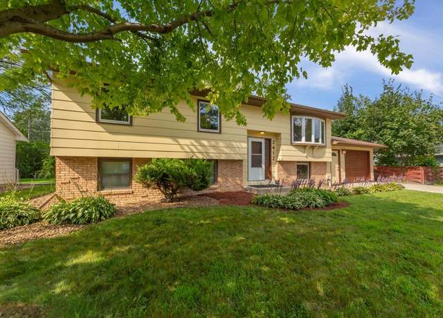 Property at 2412 E Main St, Mankato, MN 56001, 4 beds, 2 baths
