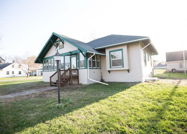 Property at 705 5th Ave, Madison, MN 56256, 4 beds, 2 baths