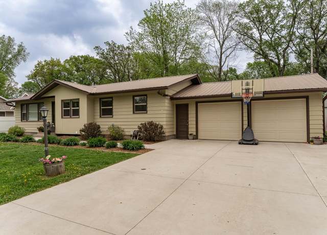 Property at 2512 Oakridge Dr SW, Rochester, MN 55902, 3 beds, 2 baths