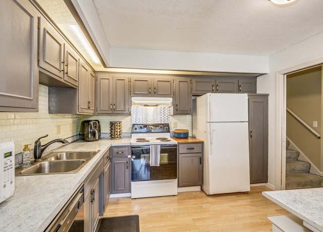 Property at 5481 Hyland Courts Dr, Bloomington, MN 55437, 2 beds, 3 baths