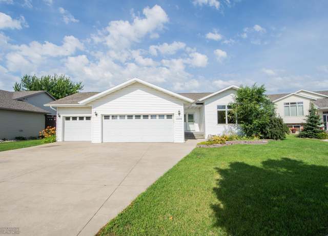 Property at 1534 Baywood Dr, Fargo, ND 58078, 4 beds, 3 baths