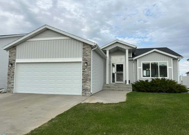 Property at 6054 59th St S, Fargo, ND 58104, 4 beds, 3 baths