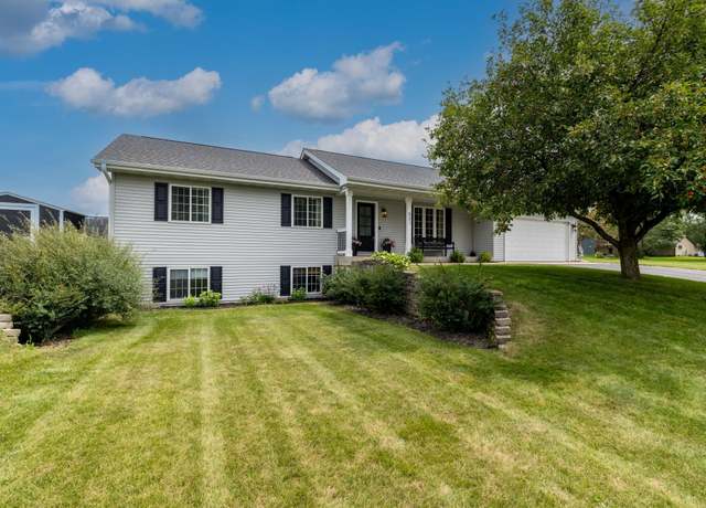 Property at 521 15th Ave, Baldwin, WI 54002, 4 beds, 3 baths