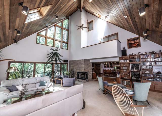 Property at 750 Mohican Ln, Mendota Heights, MN 55120, 3 beds, 4 baths