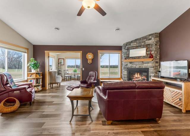 Property at 610 Kreekview Dr, Osceola, WI 54020, 2 beds, 2 baths
