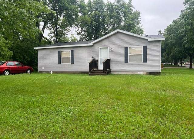 Property at 527 South St E, Litchfield, MN 55355, 2 beds, 1 bath
