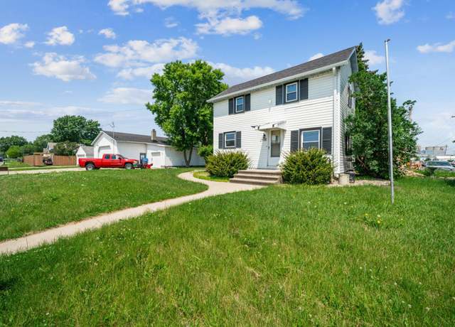 Property at 1702 1st Ave, Mankato, MN 56001, 3 beds, 2 baths