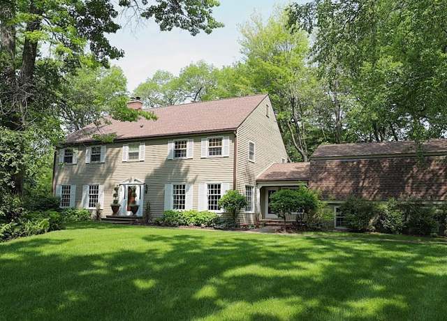 Property at 10 Black Oak Rd, North Oaks, MN 55127, 5 beds, 5 baths