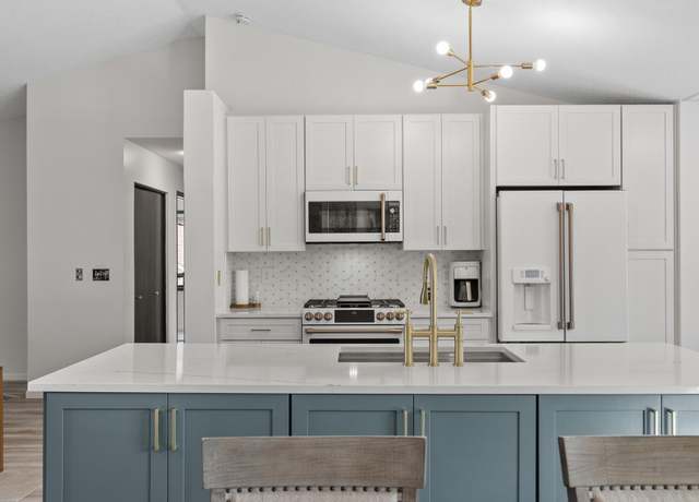 Property at 9073 Sequoia Rd, Woodbury, MN 55125, 4 beds, 2 baths