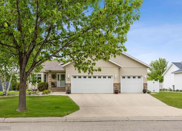Property at 540 41st Ave S, Moorhead, MN 56560, 4 beds, 2 baths