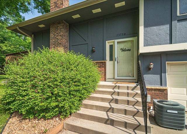 Property at 13750 74th Ave N, Maple Grove, MN 55311, 3 beds, 2 baths