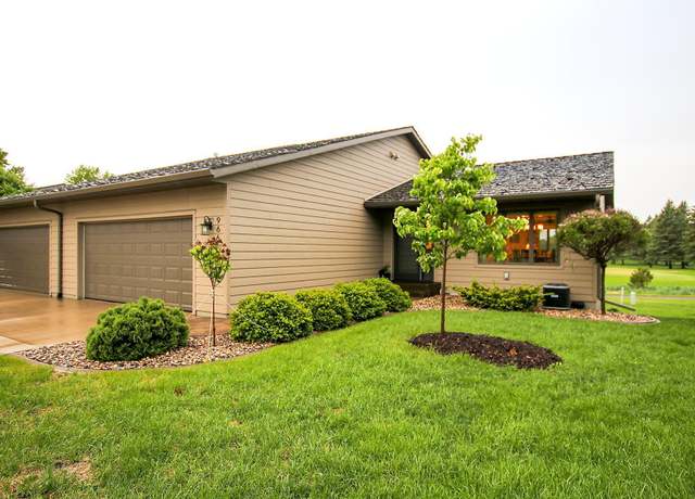 Property at 966 Rolling Greens Ln NW, Hutchinson, MN 55350, 3 beds, 3 baths