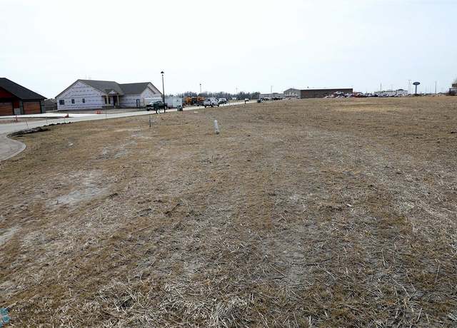 Property at 1864 Magnolia Ct, Wahpeton, ND 58075