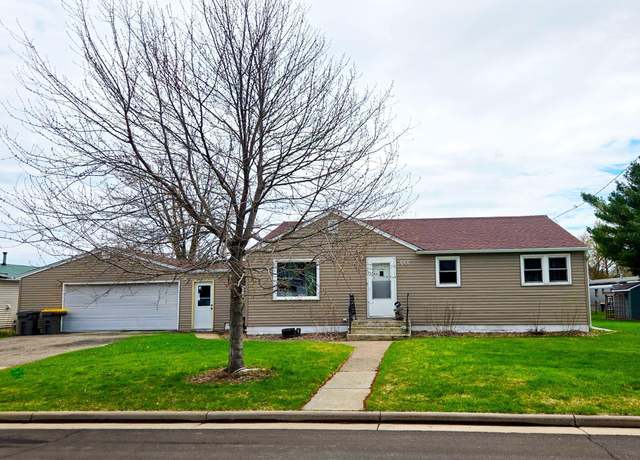 Property at 660 Oak St, Baldwin, WI 54002, 3 beds, 2 baths