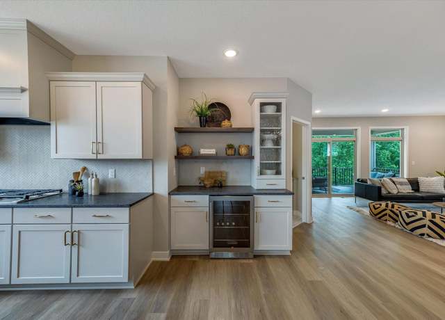 Property at 17795 Ellsworth Dr, Lakeville, MN 55044, 4 beds, 4 baths
