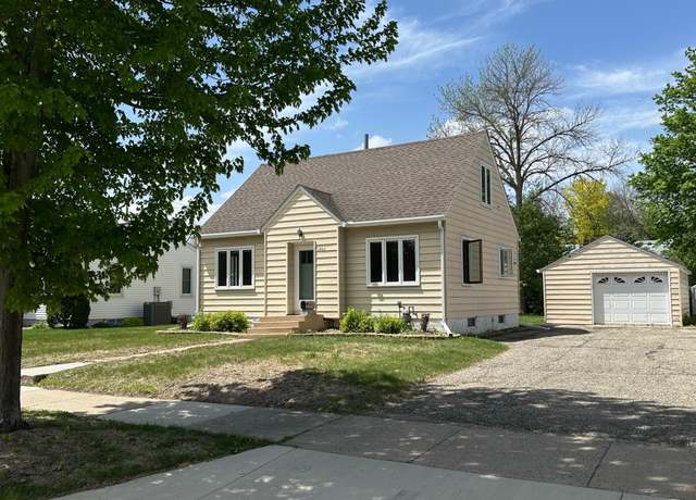 Property at 1703 3rd St NE, Austin, MN 55912, 3 beds, 2 baths