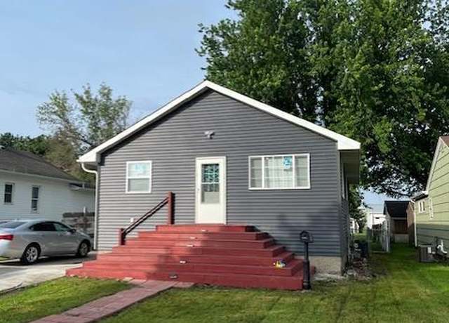Property at 905 W Main St, Marshall, MN 56258, 4 beds, 1 bath