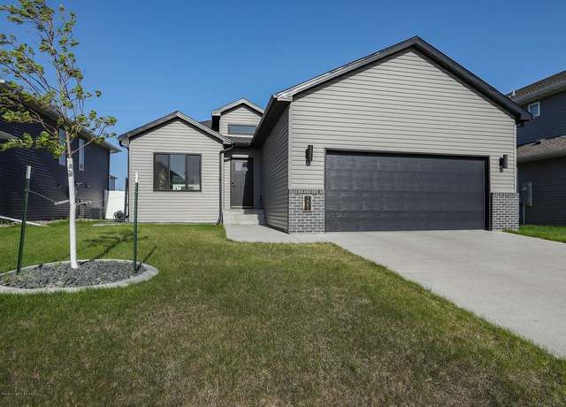 Property at 1082 Ashley Dr W, West Fargo, ND 58078, 4 beds, 3 baths