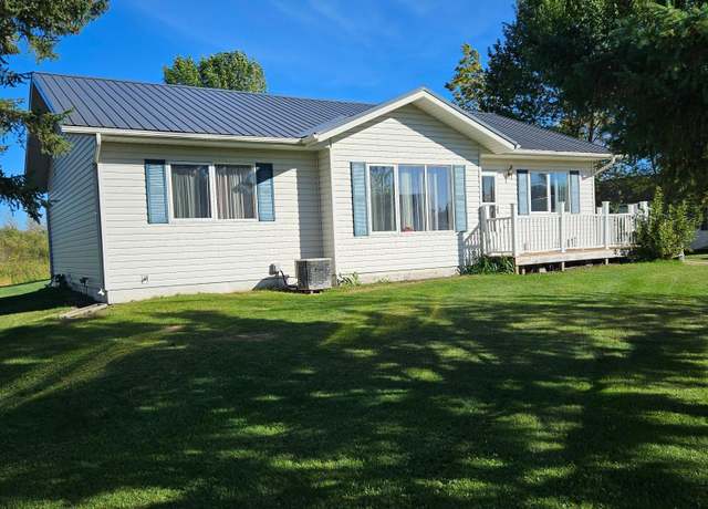 Property at 130 Lakeview Dr, Warroad, MN 56763, 3 beds, 2 baths