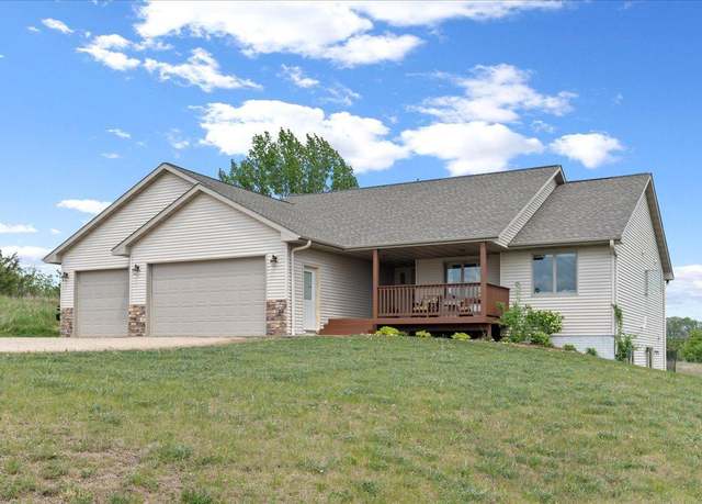 Property at 1489 94th St, New Richmond, WI 54017, 6 beds, 2 baths