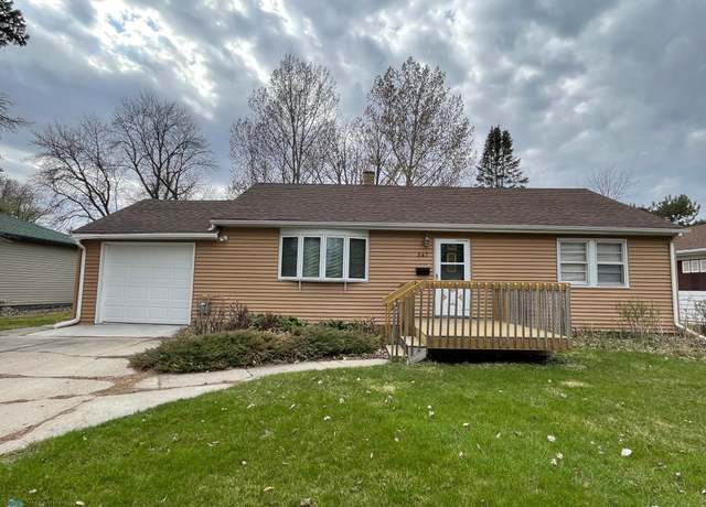 Property at 847 3rd St N, Wahpeton, ND 58075, 3 beds, 2 baths