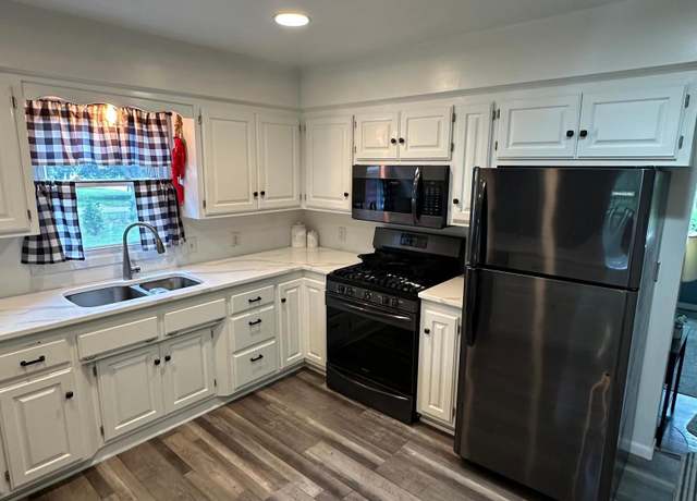 Property at 2901 121st Ave NW, Coon Rapids, MN 55433, 3 beds, 2 baths