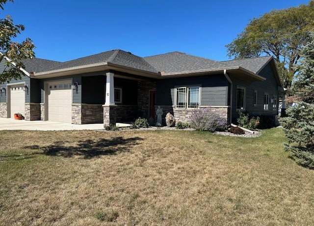 Property at 10 Pine St, Tracy, MN 56175, 2 beds, 2 baths