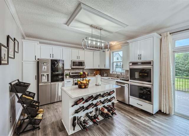 Property at 3392 North View Ln, Woodbury, MN 55125, 5 beds, 4 baths