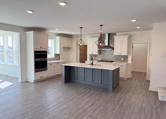 Property at 10350 Northwood Ln, Corcoran, MN 55374, 4 beds, 3 baths