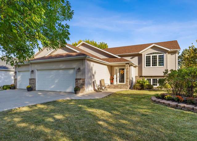 Property at 744 Lakeridge Dr, West Fargo, ND 58078, 4 beds, 2 baths