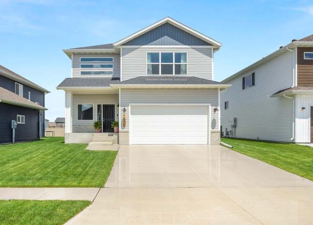 Property at 1030 Albert Dr W, Fargo, ND 58078, 3 beds, 3 baths