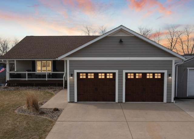 Property at 1522 Hill View Ct, Red Wing, MN 55066, 4 beds, 3 baths
