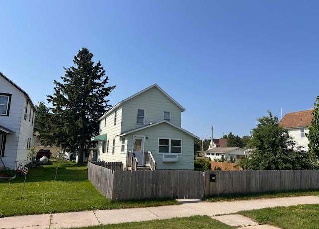 Property at 840 E Chapman St, Ely, MN 55731, 2 beds, 3 baths