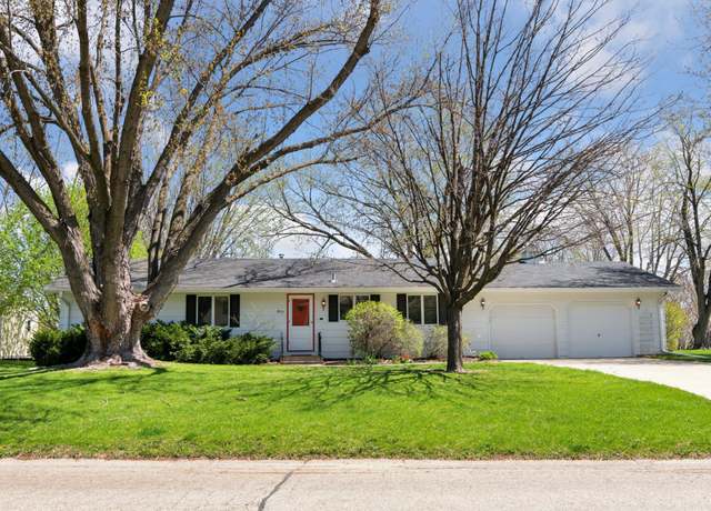 Property at 1475 Crest Dr, Chaska, MN 55318, 3 beds, 2 baths