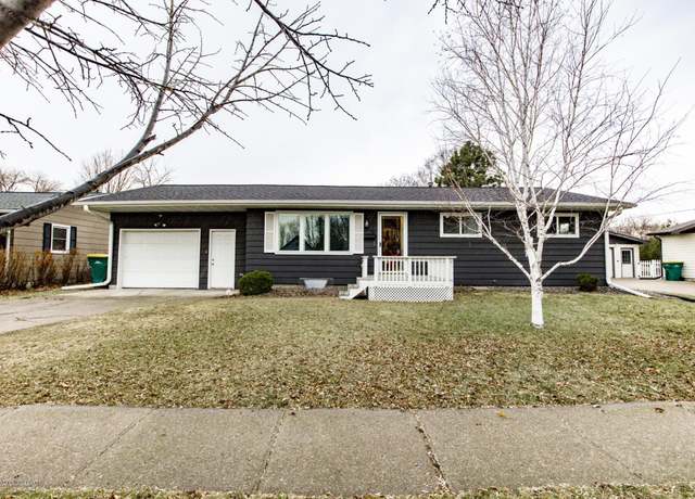 Property at 820 3rd St E, West Fargo, ND 58078, 3 beds, 2 baths