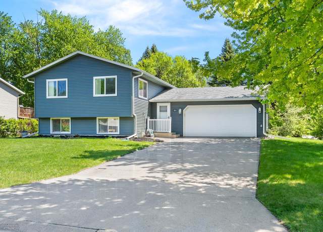 Property at 3003 15th Ave S, Moorhead, MN 56560, 4 beds, 2 baths