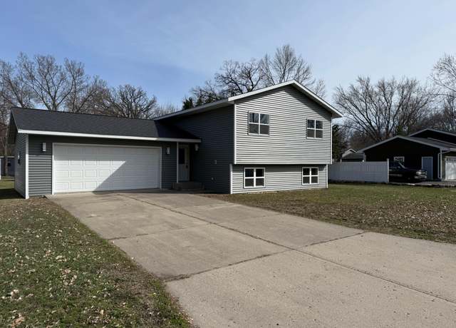 Property at 575 Roberts St SW, Hutchinson, MN 55350, 3 beds, 3 baths