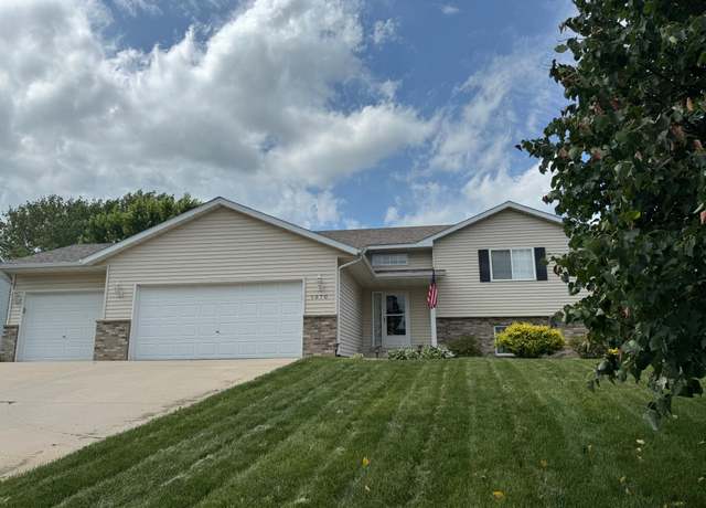 Property at 1070 20th St NE, Owatonna, MN 55060, 4 beds, 2 baths