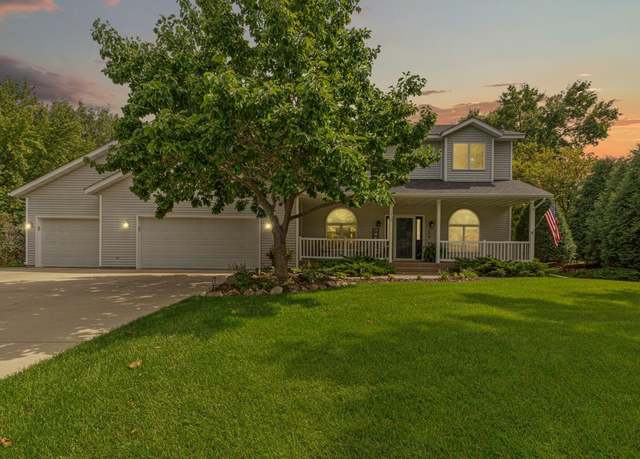 Property at 1410 Fairway Dr, Faribault, MN 55021, 4 beds, 3 baths