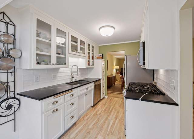 Property at 1623 Black Oaks Pl N, Plymouth, MN 55447, 2 beds, 2 baths