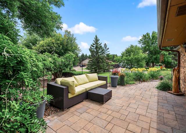 Property at 7070 Robinwood Trl, Woodbury, MN 55125, 2 beds, 1 bath