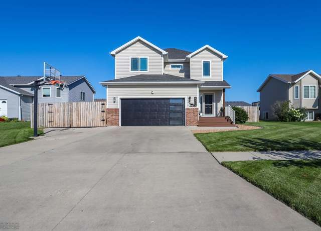 Property at 4509 11th St W, West Fargo, ND 58078, 4 beds, 4 baths