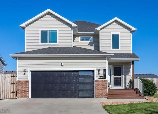 Property at 4509 11th St W, West Fargo, ND 58078, 4 beds, 4 baths