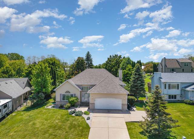 Property at 5462 Golfview Cir N, Oakdale, MN 55128, 4 beds, 2 baths