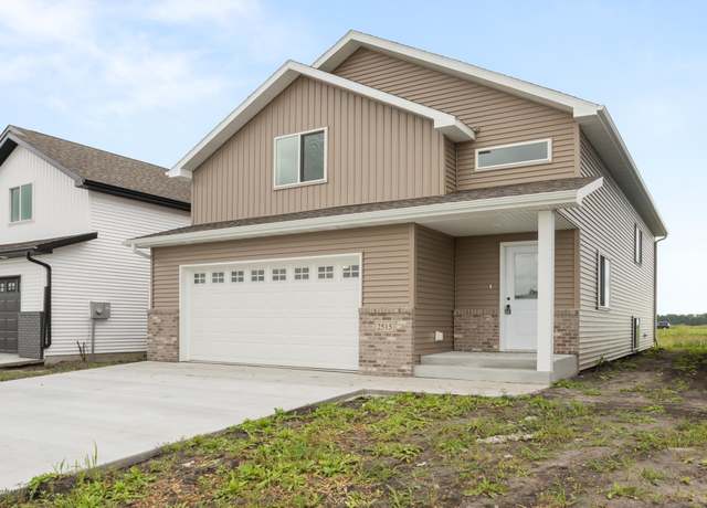 Property at 2515 38th Ave S, Moorhead, MN 56560, 4 beds, 2 baths
