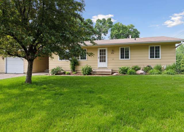 Property at 512 W 76th St, Chanhassen, MN 55317, 3 beds, 2 baths