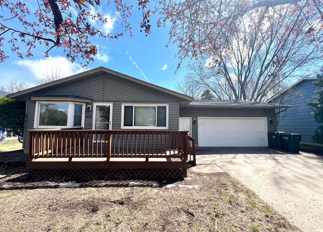 Property at 429 Connecticut St NW, Hutchinson, MN 55350, 5 beds, 2 baths