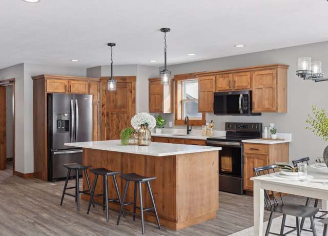 Property at 1613 75th Ave, Hammond, WI 54015, 4 beds, 3 baths