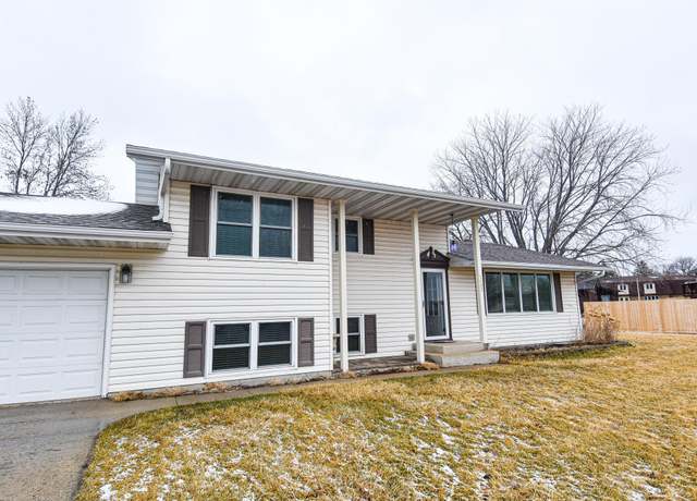 Property at 1003 Greenwood St E, Thief River Falls, MN 56701, 4 beds, 2 baths